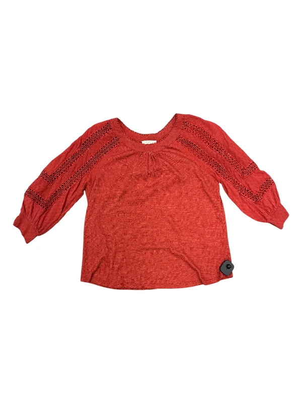 women's tops for those who prefer classic over trendy stylesTop Long Sleeve By Skies Are Blue In Red, Size: S