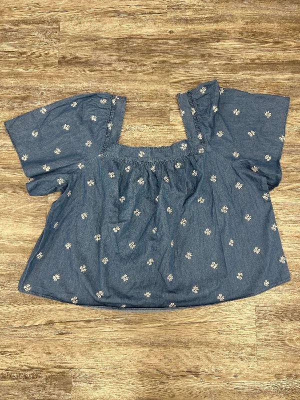 women's tops for those who love to shop for unique findsTop Short Sleeve By Draper James In Blue & White, Size: 2x