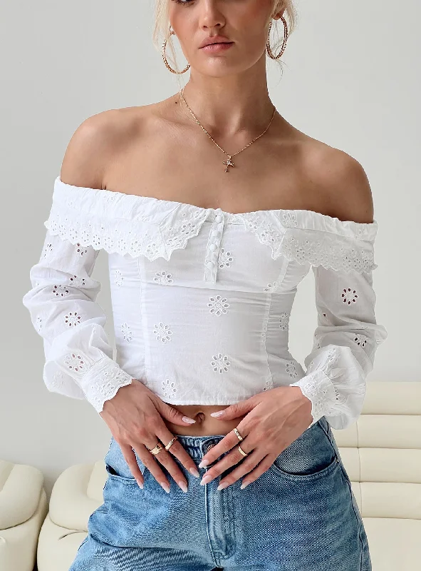 women's tops for those who want to stay on top of the latest fashion trends and wear pieces that are both stylish and on-trendMerryweather Anglais Top White